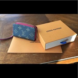 Louis Vuitton Zip-up Wallet